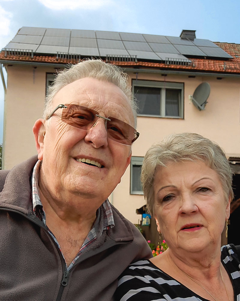 Infravoltaic Kunden mit ihrer Infravoltaic Energielösung